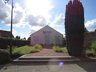The town hall in Châtenoy