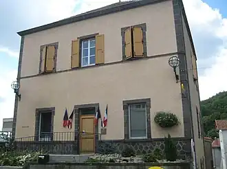 The town hall in Enval
