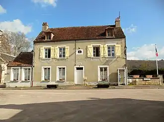 The town hall in Saint-Moré