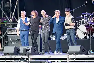 Manfred Mann's Earth Band after a concert in 2018. From left: Mick Rogers, John Lingwood, Steve Kinch, Robert Hart, and Manfred Mann.