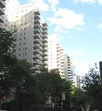 Manhattan House by Skidmore, Owings & Merrill (1950–51)