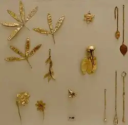 EM pieces from graves at Moclos, AMH