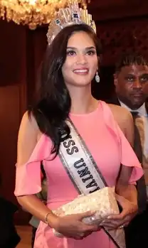 The DIC Crown as worn by Miss Universe 2015, Pia Wurtzbach