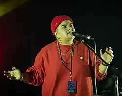 Mo'Ju performing