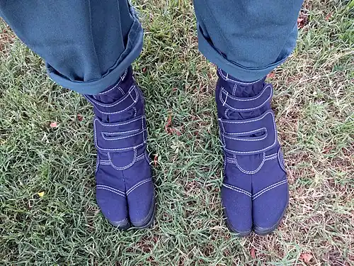 Steel-toed jika-tabi