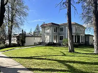 Colonial Revival apartments at Ninth and Cedar with modern incursion adjacent