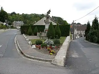 The monument to the dead of Noyant-et-Aconin