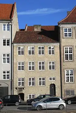 Pæretræet seen from the other side of the canal