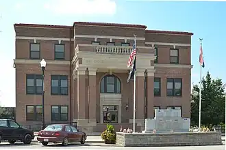 Osage County Courthouse in Linn