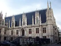 The East wing in neo-Gothic style (late 19th century).