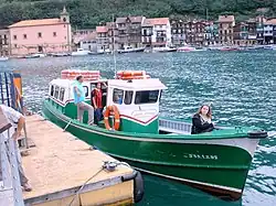 A passenger shallop linking both banks of the ria.