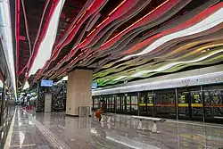 Line 8 island platform