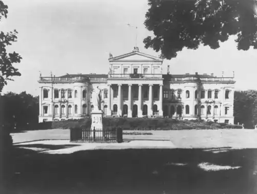 Front of Schloss Putbus with monument for prince Wilhem Malte I
