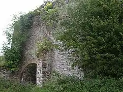 Large roadside limekiln at Twiston