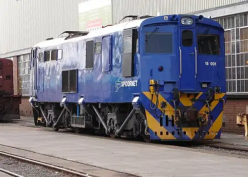 No. 18-001 (E1954) in Spoornet blue livery with outline numbers at Koedoespoort, 2 October 2009