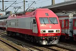 SS9(G)-0101 in Guangzhou railway station.