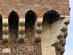 Brackets of the battlements