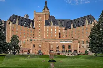 The Delta Bessborough, Saskatoon, was the tallest freestanding structure in Saskatchewan from 1932 to 1966