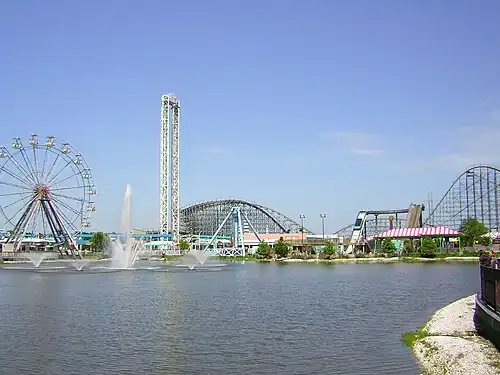 Waterfront view west from Main Street Square over Crescent City Basin; L–R: prominent rides include The Big Easy ferris wheel, Sonic Slam/Baou Blaster, and Mega Zeph