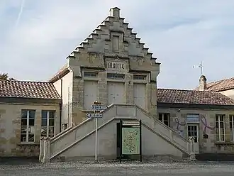 The town hall in Saint-Girons-d'Aiguevives