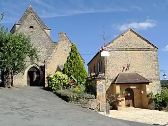 The church, museum and town hall in Tamniès