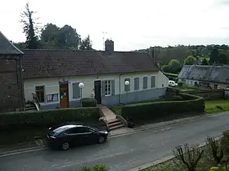 The town hall in Tœufles