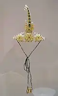 Turban ornament, North India, Delhi or Jaipur, 18th–19th century, antigorite, gold, pearls, glass. Ethnological Museum, Berlin