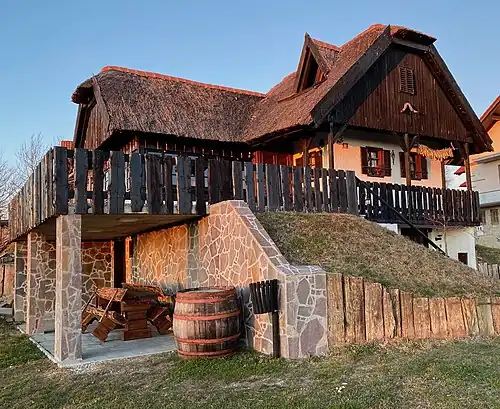 A vineyard cottage in Rotman