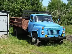 Main front with headlights below (1964-1984)