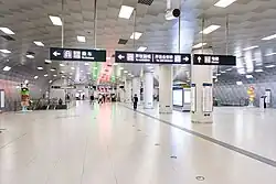 Line 6 west concourse