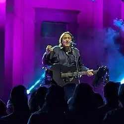 Yannis Kotsiras performing in 2024