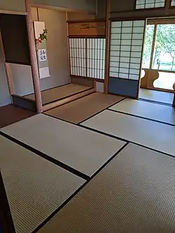 Zui-Ki-Tei 2019 interior. View of the hiroma, tokonoma included. A corridor (engawa) clad in tatami surround the hiroma.